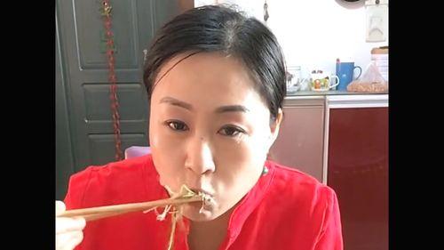 娱乐吃瓜酱大一的故事,娱乐吃瓜酱的青春初体验